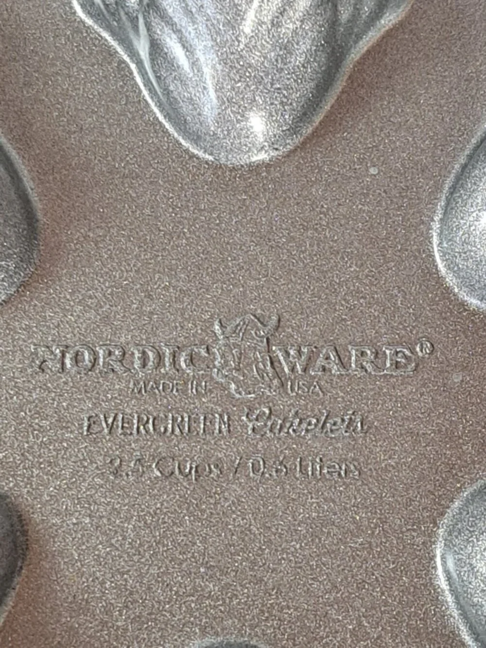 NordicWare Evergreen Cakelets Mold Pan 2.5 Cups Christmas Tree Cast Aluminum